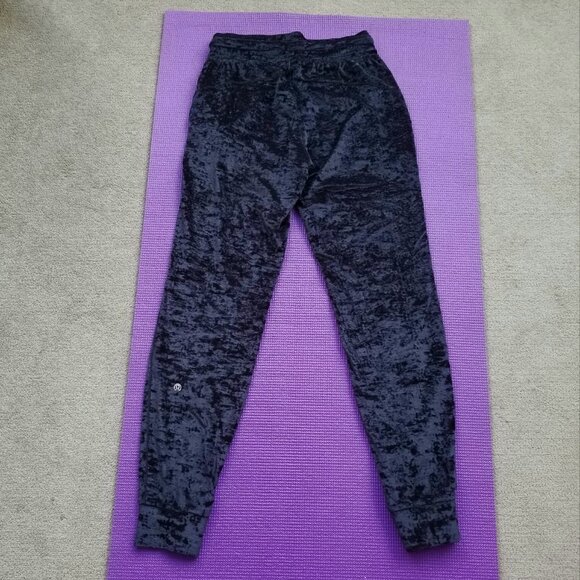 Lululemon Ready to Crush Jogger in Black, size 4 - Picture 6 of 8